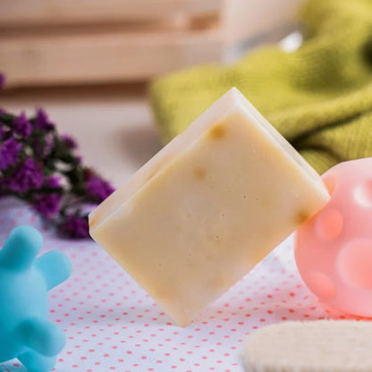 Darzata Olive oil and cocoa butter soap highlighting benefits for skin